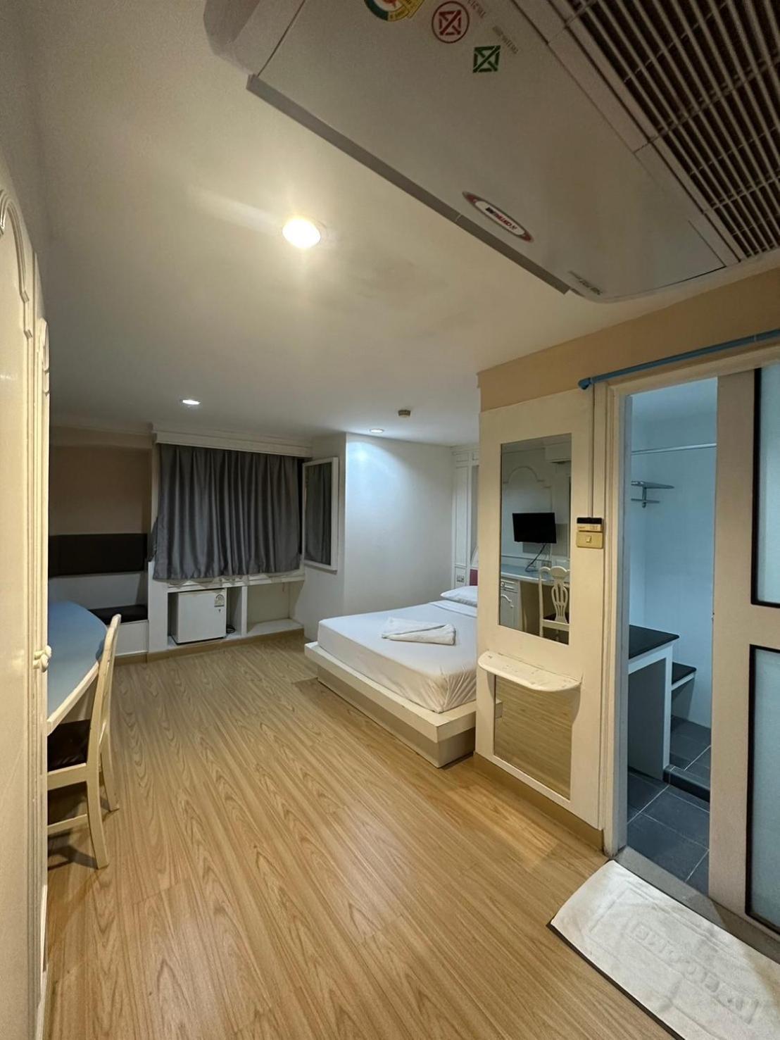 Royal Garden Home Hotel Bangkok Eksteriør bilde