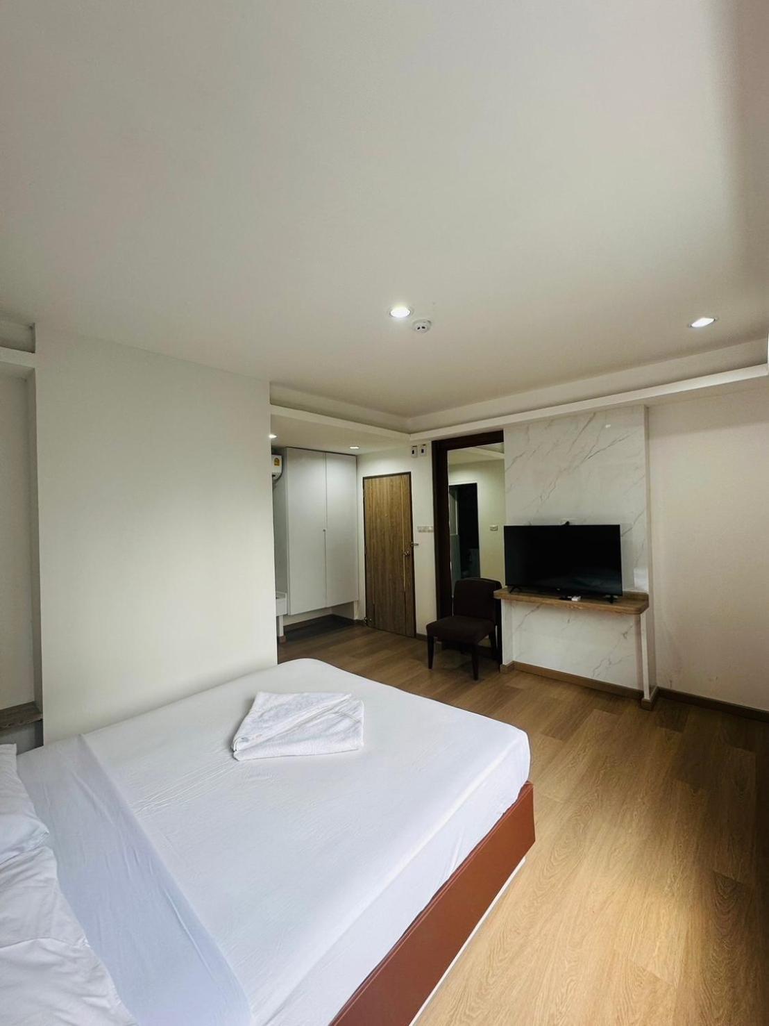 Royal Garden Home Hotel Bangkok Eksteriør bilde