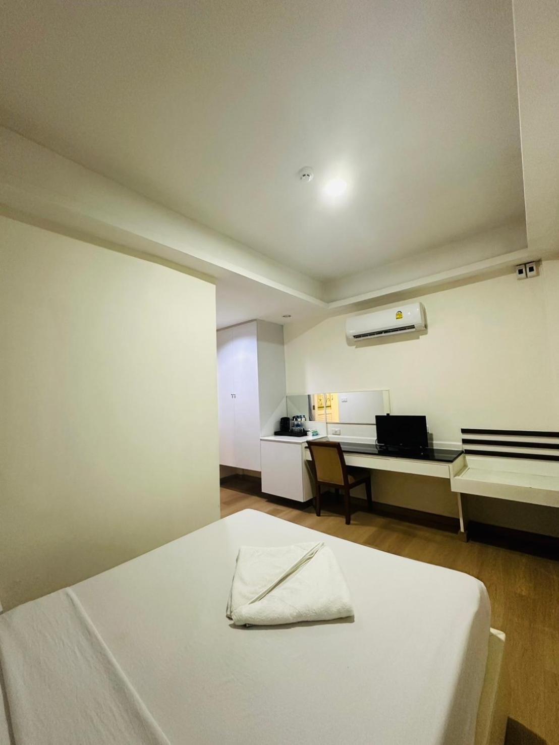 Royal Garden Home Hotel Bangkok Eksteriør bilde